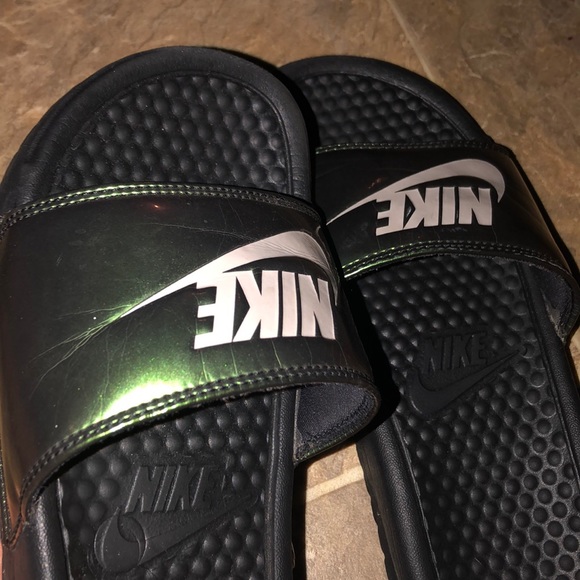 colorful nike slides // 🤎 - Picture 2 of 3